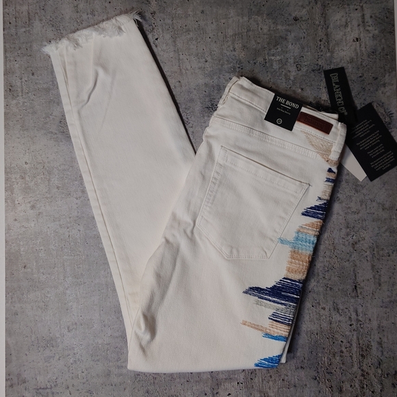 BlankNYC Cream Embroidered Jeans - Picture 4 of 10